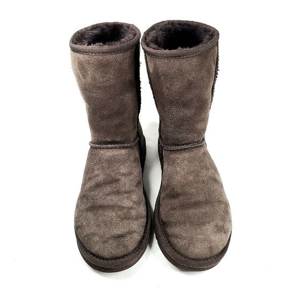 UGG Australia Classic Short Chocolate Winter Boots Women's Size 6 MSRP $170 - Picture 3 of 7